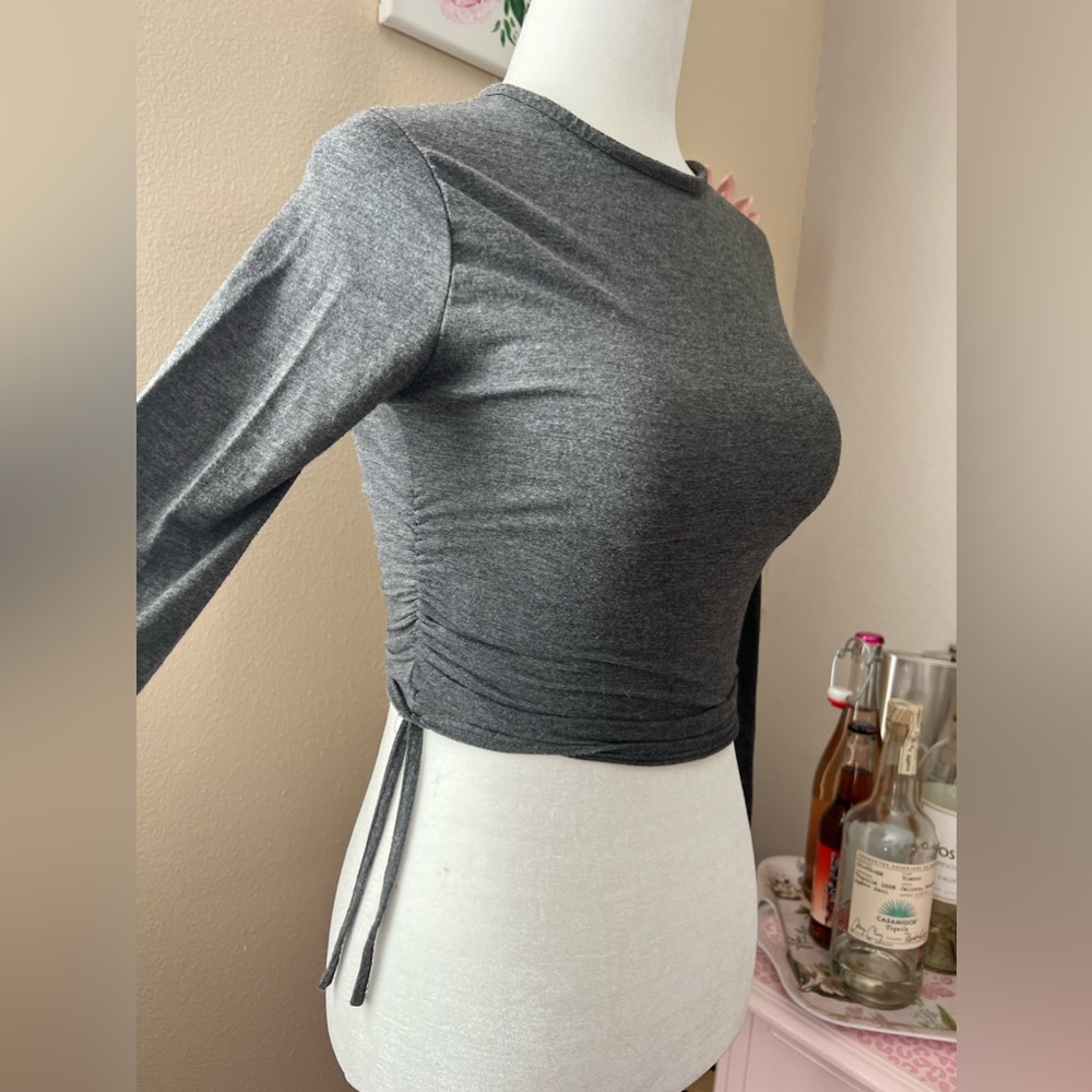 Prettylittlething cute grey top!